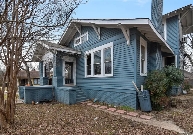 Photo 4 of House for sale at 738 Sw 1St St, Paris, TX 75460 | MLS# 21223447 | Listing updated on 2026-09-10