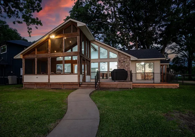 Photo 3 of Sale Pending at 278 Shady Shores Dr, Mabank, TX 75156 | MLS# 21223464 | Listing updated on 2026-07-30