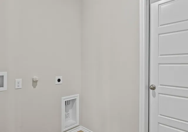 Photo 3 of Single family home for sale at 504 Marsh St, Cleburne, TX 76033 | MLS# 21224454 | Listing updated on 2026-10-20