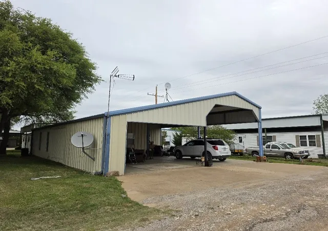 Photo 3 of Single family home for sale at 149 Bluebird Dr, Whitney, TX 76692 | MLS# 21224647 | Listing updated on 2026-09-11