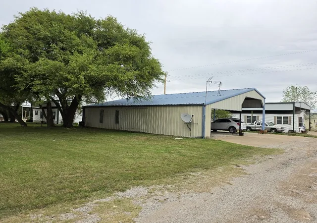 Photo 3 of Single family home for sale at 149 Bluebird Dr, Whitney, TX 76692 | MLS# 21224647 | Listing updated on 2026-09-11