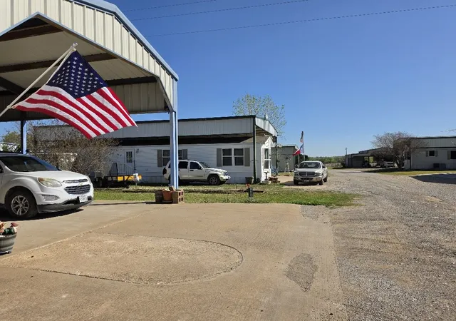 Photo 4 of Single family home for sale at 149 Bluebird Dr, Whitney, TX 76692 | MLS# 21224647 | Listing updated on 2026-09-11