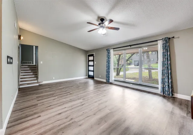 Photo 3 of Sale Pending at 2705 Black Oak Ln, Arlington, TX 76012 | MLS# 21223915 | Listing updated on 2026-09-10
