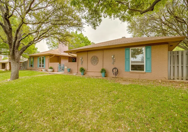 Photo 2 of Multi family home for sale at 5011 Ledgestone Dr, Fort Worth, TX 76132 | MLS# 21224948 | Listing updated on 2026-09-08