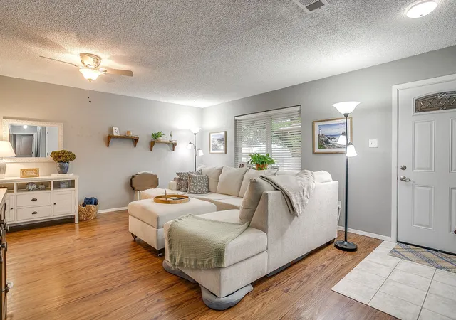 Photo 4 of House for sale at 5011 Ledgestone Dr, Fort Worth, TX 76132 | MLS# 21224948 | Listing updated on 2026-09-08