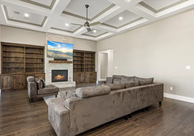 Photo 4 of Single family home for sale at 1203 Huntington Cove Ct, Granbury, TX 76048 | MLS# 21224756 | Listing updated on 2026-09-12