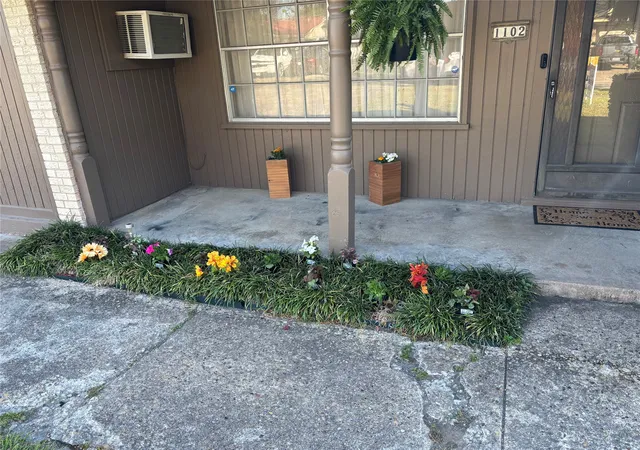 Photo 2 of Single family home for sale at 1102 Anthony Dr, Ennis, TX 75119 | MLS# 21225404 | Listing updated on 2026-09-13