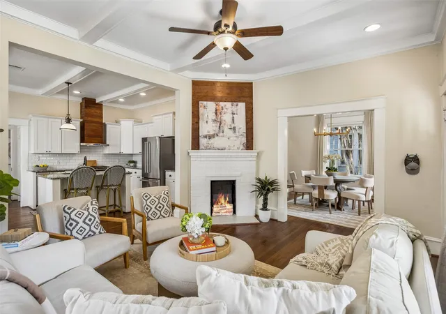 Photo 2 of Single family home for sale at 214 S Montclair Ave, Dallas, TX 75208 | MLS# 21224014 | Listing updated on 2026-10-05