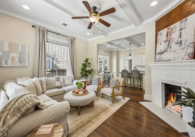 Photo 3 of Single family home for sale at 214 S Montclair Ave, Dallas, TX 75208 | MLS# 21224014 | Listing updated on 2026-10-05