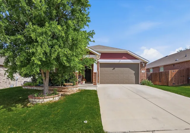 Photo 3 of Sale Pending at 432 Cold Mountain Trl, Fort Worth, TX 76131 | MLS# 21195801 | Listing updated on 2026-09-07