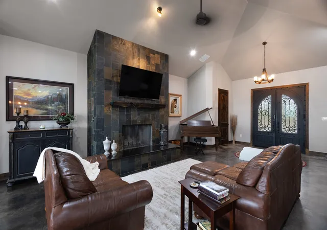 Photo 4 of Sale Pending at 1395 Private Road 4011, Decatur, TX 76234 | MLS# 21222732 | Listing updated on 2026-09-10