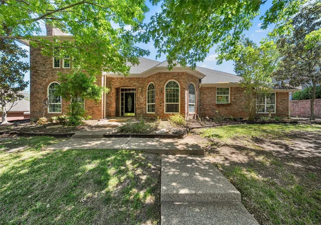 Photo 1 of Sale Pending at 418 Riverview Dr, Woodway, TX 76712 | MLS# 21222917 | Listing updated on 2026-09-17