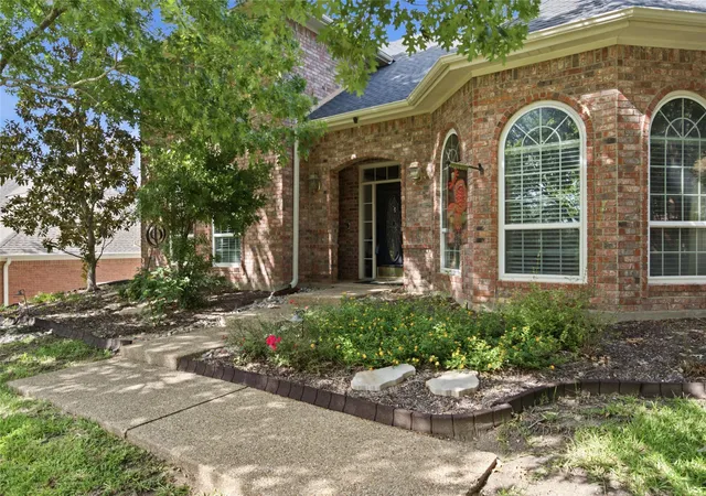 Photo 2 of Sale Pending at 418 Riverview Dr, Woodway, TX 76712 | MLS# 21222917 | Listing updated on 2026-09-17