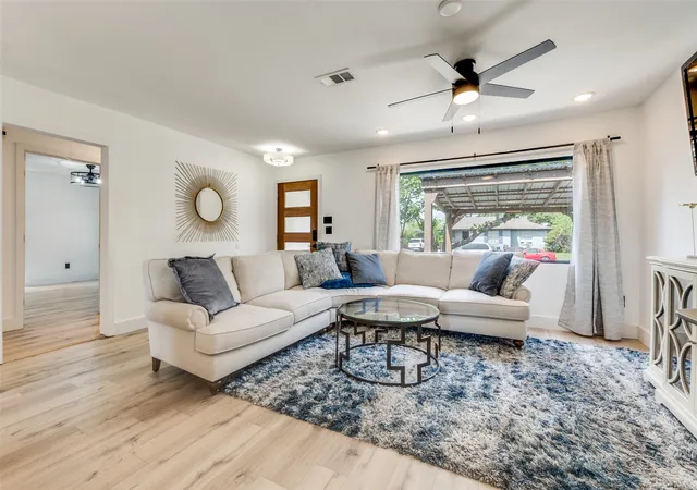 Photo 4 of Single family home for sale at 9978 Witham St, Dallas, TX 75220 | MLS# 21212045 | Listing updated on 2026-09-10