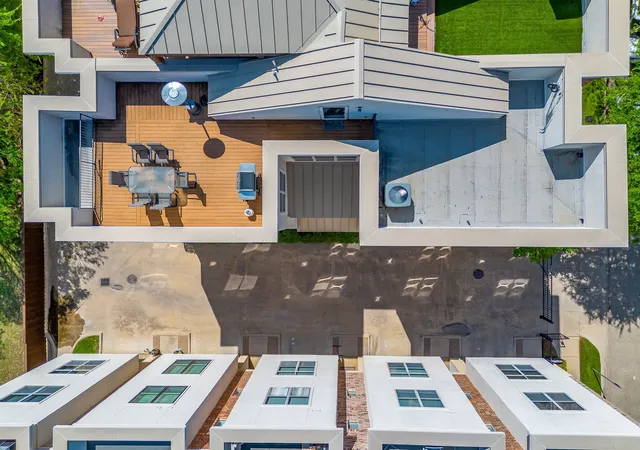 Photo 2 of Townhouse for sale at 714 E 1st St, Fort Worth, TX 76102 | MLS# 21204651 | Listing updated on 2026-09-07