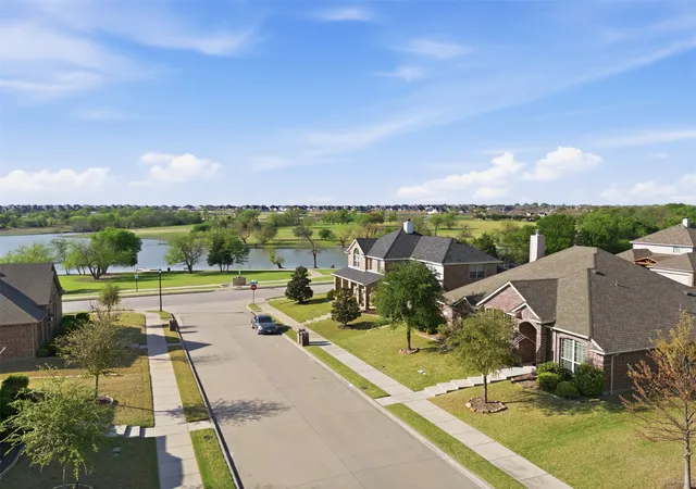 Photo 2 of Sale Pending at 1540 Great Lakes Ct, Rockwall, TX 75087 | MLS# 21203103 | Listing updated on 2026-09-20
