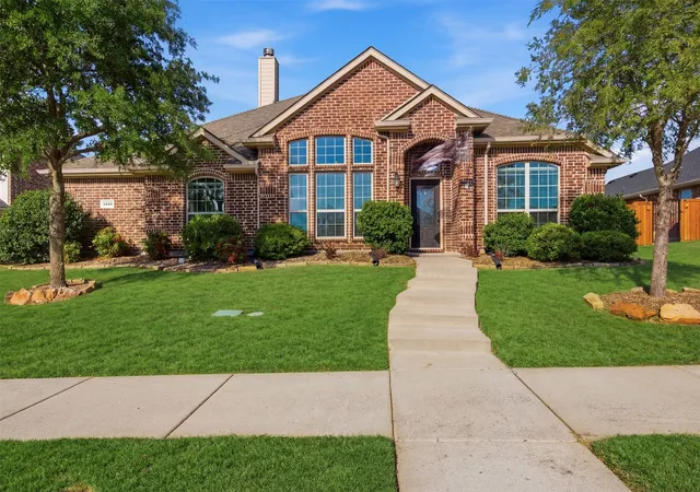 Photo 3 of Sale Pending at 1540 Great Lakes Ct, Rockwall, TX 75087 | MLS# 21203103 | Listing updated on 2026-09-20