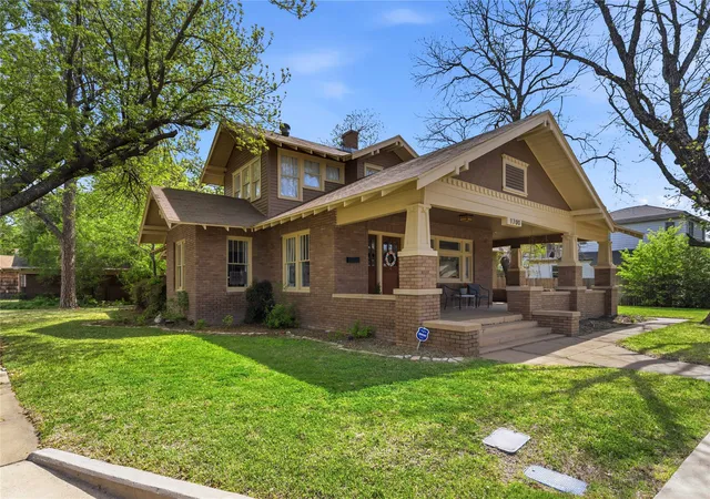 Photo 1 of Single family home for sale at 1700 Austin Ave, Brownwood, TX 76801 | MLS# 21226237 | Listing updated on 2026-10-02