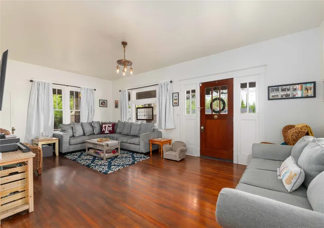 Photo 4 of Single family home for sale at 1700 Austin Ave, Brownwood, TX 76801 | MLS# 21226237 | Listing updated on 2026-10-02