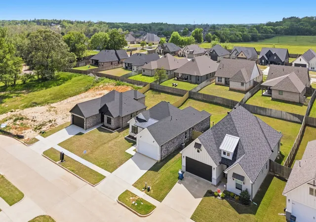 Photo 3 of Single family home for sale at 135 Kaul Ln, Bullard, TX 75757 | MLS# 21220874 | Listing updated on 2026-09-08