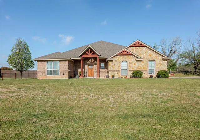Photo 2 of Single family home for sale at 140 Pine Rd, Poolville, TX 76487 | MLS# 21223093 | Listing updated on 2026-09-30