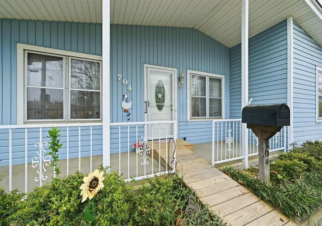 Photo 3 of Single family home for sale at 704 Abney St, Whitesboro, TX 76273 | MLS# 21226556 | Listing updated on 2026-09-28