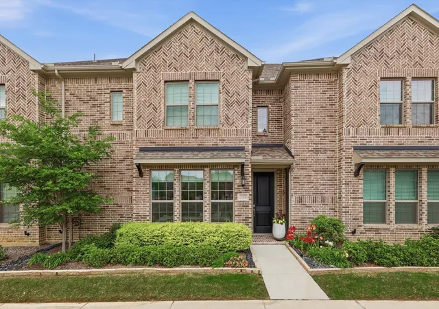 Photo 1 of Sale Pending at 215 Suma Dr, Euless, TX 76040 | MLS# 21222352 | Listing updated on 2026-09-14