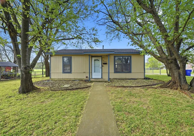 Photo 1 of Single family home for sale at 600 E South St, Whitesboro, TX 76273 | MLS# 21226583 | Listing updated on 2026-07-29