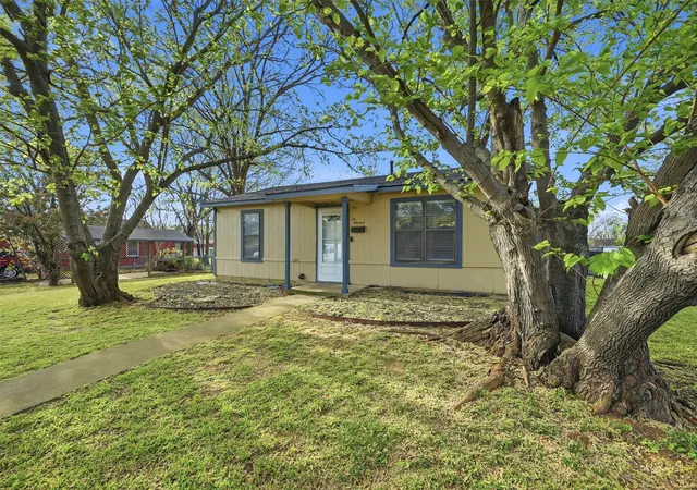 Photo 3 of Single family home for sale at 600 E South St, Whitesboro, TX 76273 | MLS# 21226583 | Listing updated on 2026-07-29