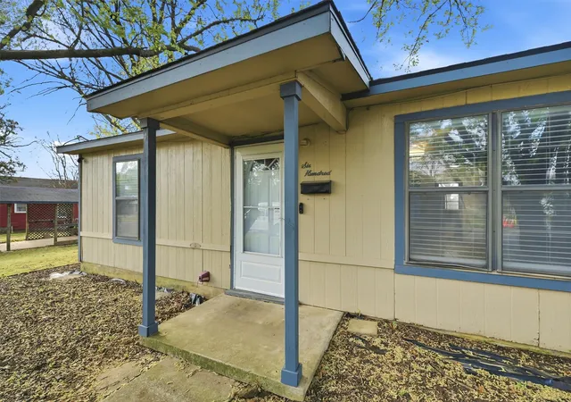 Photo 4 of Single family home for sale at 600 E South St, Whitesboro, TX 76273 | MLS# 21226583 | Listing updated on 2026-07-29