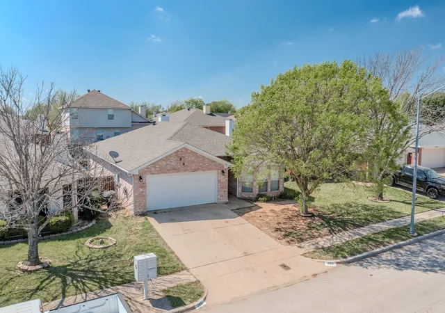 Photo 2 of Single family home for sale at 2401 Kelton St, Fort Worth, TX 76133 | MLS# 21224024 | Listing updated on 2026-09-17