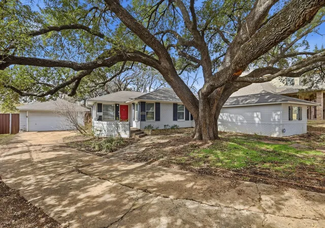 Photo 1 of Sale Pending at 9403 Thornberry Ln, Dallas, TX 75220 | MLS# 21225916 | Listing updated on 2026-07-30