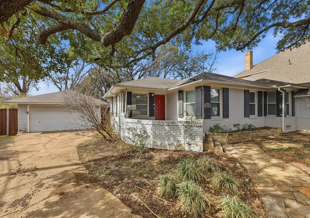 Photo 3 of Sale Pending at 9403 Thornberry Ln, Dallas, TX 75220 | MLS# 21225916 | Listing updated on 2026-07-30