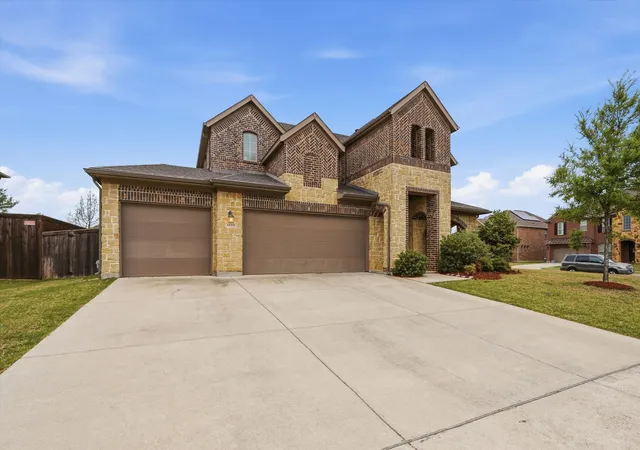 Photo 2 of Single family home for sale at 4509 Lone Elm St, Sachse, TX 75048 | MLS# 21226869 | Listing updated on 2026-09-14
