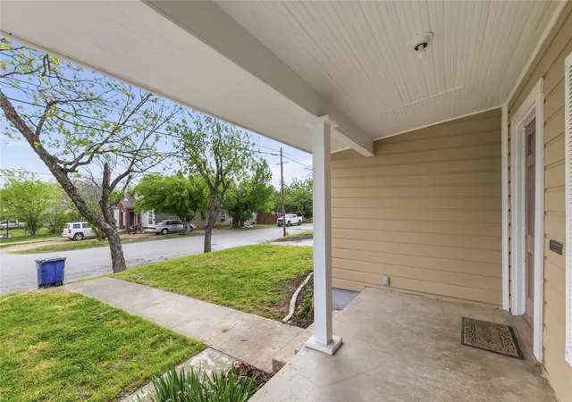 Photo 3 of Single family home for sale at 901 6Th St, Brownwood, TX 76801 | MLS# 21226924 | Listing updated on 2026-09-30