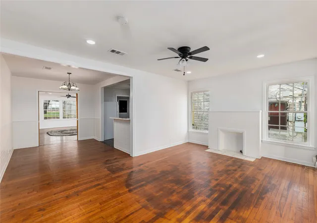 Photo 4 of Single family home for sale at 901 6Th St, Brownwood, TX 76801 | MLS# 21226924 | Listing updated on 2026-09-30