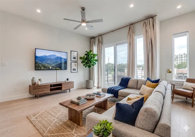 Townhouse for sale at 5515 Bryan Pkwy #104, Dallas, TX 75206 | MLS# 21226898
