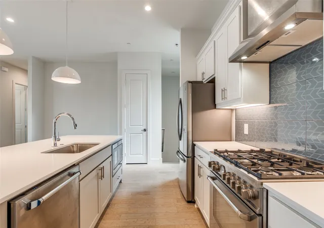 Photo 2 of Townhouse for sale at 5515 Bryan Pkwy #104, Dallas, TX 75206 | MLS# 21226898 | Listing updated on 2026-09-08