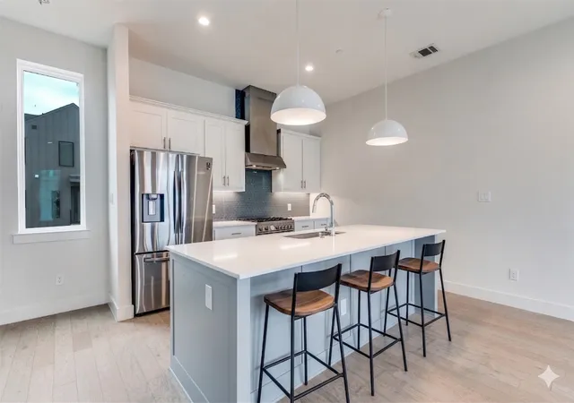Photo 3 of Townhouse for sale at 5515 Bryan Pkwy #104, Dallas, TX 75206 | MLS# 21226898 | Listing updated on 2026-09-08