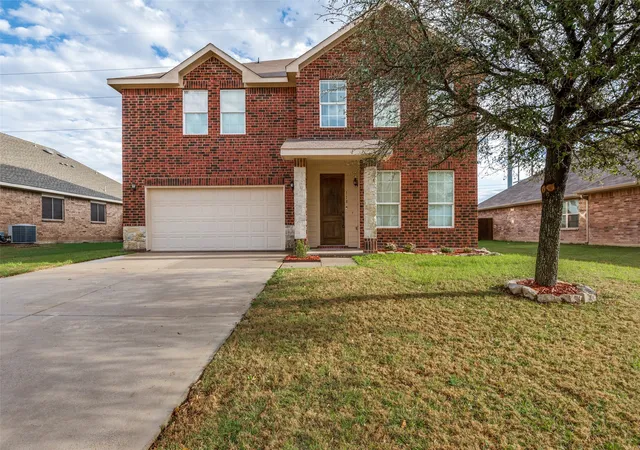 Photo 1 of Single family home for sale at 118 Pinto Dr, Waxahachie, TX 75165 | MLS# 21202912 | Listing updated on 2026-08-02