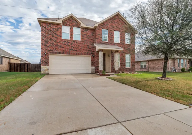 Photo 2 of Single family home for sale at 118 Pinto Dr, Waxahachie, TX 75165 | MLS# 21202912 | Listing updated on 2026-08-02
