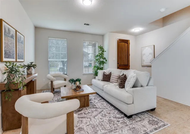 Photo 3 of Single family home for sale at 118 Pinto Dr, Waxahachie, TX 75165 | MLS# 21202912 | Listing updated on 2026-08-02