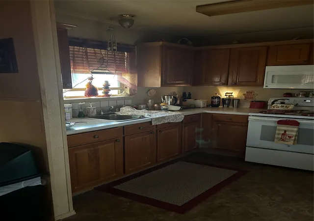 Photo 3 of Sale Pending at 2425 Esquire Dr, Arlington, TX 76018 | MLS# 21226793 | Listing updated on 2026-07-31