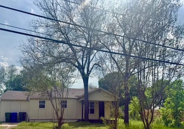 Photo 1 of Sale Pending at 2621 Old Marlin, Waco, TX 76705 | MLS# 21227461 | Listing updated on 2026-08-31