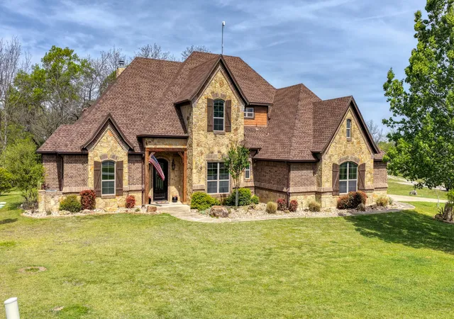 Photo 2 of Single family home for sale at 317 Arapahoe Rdg, Weatherford, TX 76087 | MLS# 21220076 | Listing updated on 2026-10-05