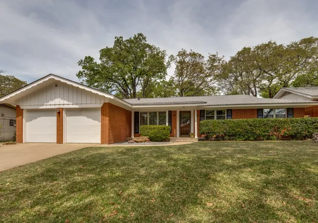 Photo 31 of Sale Pending at 712 Joanna Dr, Hurst, TX 76053 | MLS# 21226251 | Listing updated on 2026-07-29