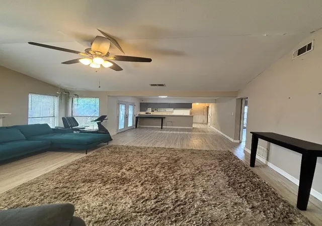Photo 3 of Sale Pending at 1107 Rimcrest Dr, Arlington, TX 76017 | MLS# 21228233 | Listing updated on 2026-09-11