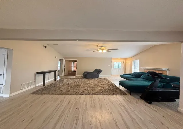 Photo 3 of Sale Pending at 1107 Rimcrest Dr, Arlington, TX 76017 | MLS# 21228233 | Listing updated on 2026-09-11
