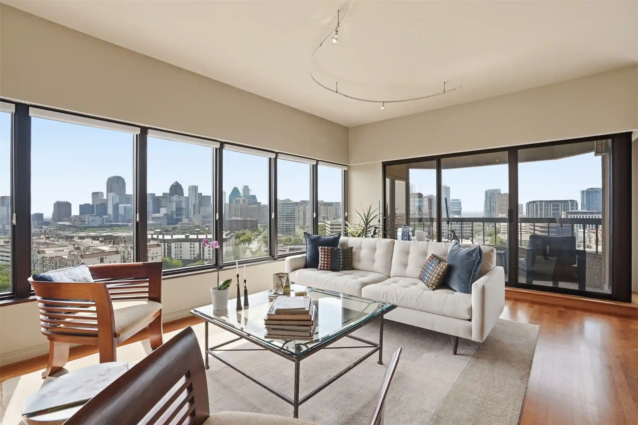 Listing Photo 1 - Condo for sale in 3030 Mckinney Ave located at 3030 Mckinney Ave, Dallas, TX 75204 - Unit #1606