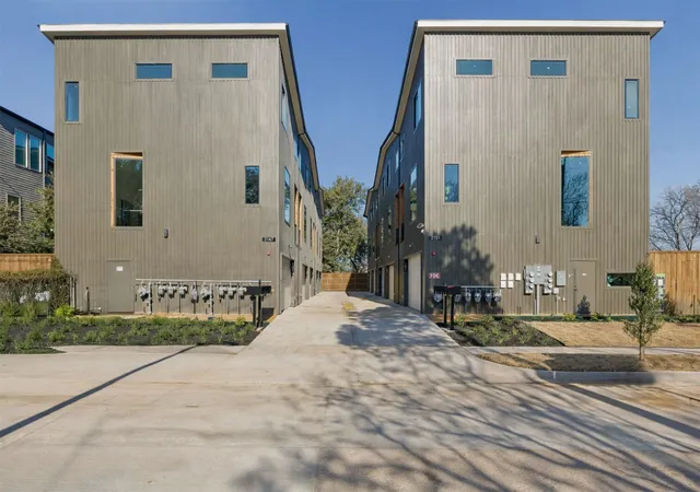 Photo 16 of Condo for sale at 2151 Mail Ave #101, Dallas, TX 75235 | MLS# 21226250 | Listing updated on 2026-09-21